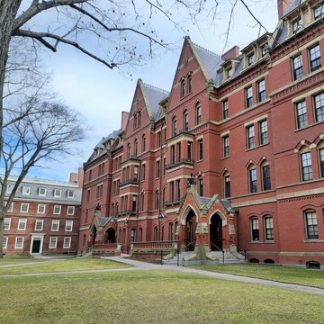 Pemerintahan Trump Larang Universitas Harvard Terima Mahasiswa Internasional