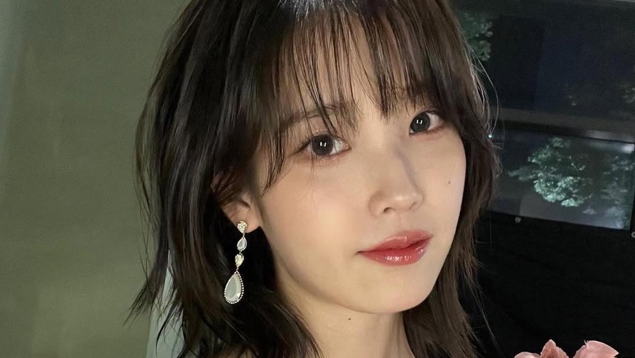IU