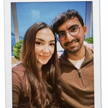 Kencan di Kafe Vintage, Ini 7 Gaya Pacaran Izzat Assegaf Anak Najwa Shihab & Ghina Raihanah