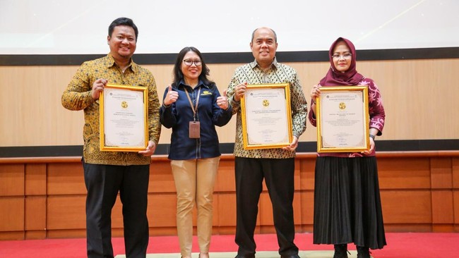 Tata Kelola Anggaran Apik, Kemensos Raih 3 Penghargaan IKPA Award 2024 Kementerian Sosial meraih tiga penghargaan di IKPA Award 2024 menjadi bukti komitmen Kemensos dalam pengelolaan anggaran yang efisien dan akuntabel.