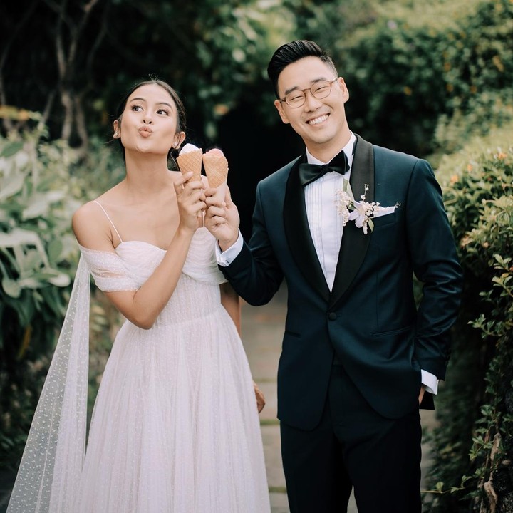 <p>Jesse Choi tak mau kalah dari sang istri. Dalam <em>postingan</em> ini, dia juga menuliskan kata-kata romantis yang ditujukan untuk Maudy. "3 tahun sejak menikah, dan ya, semuanya baik-baik saja. Hanya bercanda, ini adalah hal terbaik yang pernah ada. Aku sangat mencintaimu dan selamat ulang tahun," tulisnya. (Foto: Instagram @jessechoi_)</p>