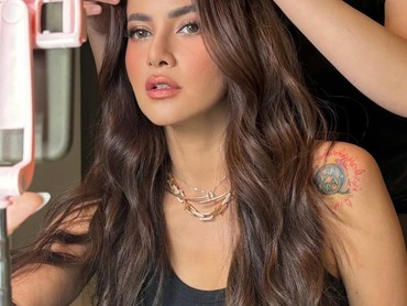 img-title Putuskan Lepas Hijab, 7 Potret Olla Ramlan Makin Hot Tampil Pakai Tanktop & Pamer Tato
