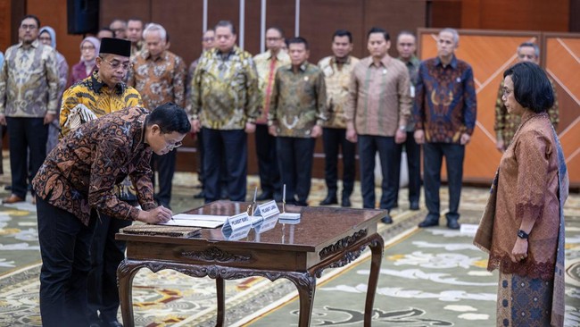 Duet Bos Pajak Bimo Wijayanto dan Bos Bea Cukai Djaka Budhi Utama diklaim sukses meraup triliunan rupiah.