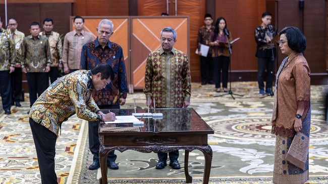Sri Mulyani Beri Dirjen Pajak Bimo Waktu 1 Bulan Buat Belajar Coretax Menteri Keuangan Sri Mulyani memberi waktu 1 bulan kepada Direktur Jenderal Pajak Bimo Wijayanto untuk mempelajari coretax dan permasalahan lain.