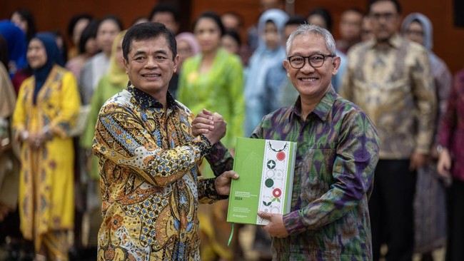 Mabes TNI Pastikan Djaka Budi Utama Telah Resmi Pensiun Dini Mabes TNI mengonfirmasi Letjen Djaka Budi Utama mengundurkan diri dari dinas aktif dan pensiun dini. Sekarang, Djaka menjabat Dirjen Bea dan Cukai.