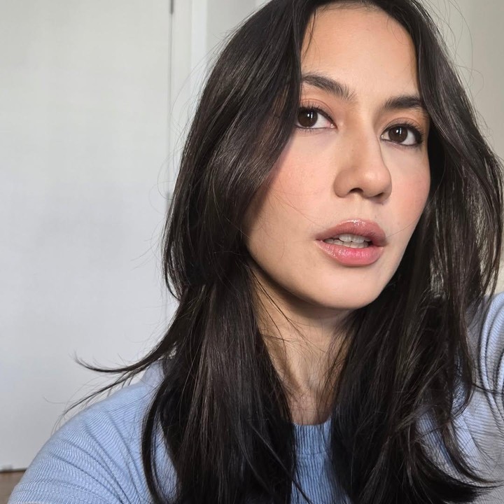 <p>Pevita perlahan mulai kembali ke dunia hiburan usai menikah. Baru-baru ini, Pevita ikut terlibat dalam proyek film <em>Komang</em>, Bunda. Meski hanya menjadi <em>cameo</em>, banyak penggemar mengaku senang dengan kembalinya Pevita ke dunia akting. Ada pula yang tak sabar menantikan proyek film Pevita selanjutnya. "Kangen liat kak pev main film," tulis @au***. "Kurang banyak scenesnya kak pev," ujar @pa***. "Semoga..next projectnya kamu peran utamanya ya pev," kata @ba***. (Foto: Instagram @pevpearce)</p>