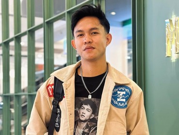 img-title Reaksi Charly Van Houten Saat Fajar Noor Izin Remix Lagu 'Putri Iklan'