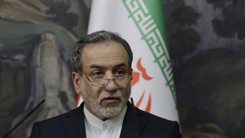 Menlu Iran Telepon Menlu Saudi, Tawarkan Bantuan Dialog dengan Yaman