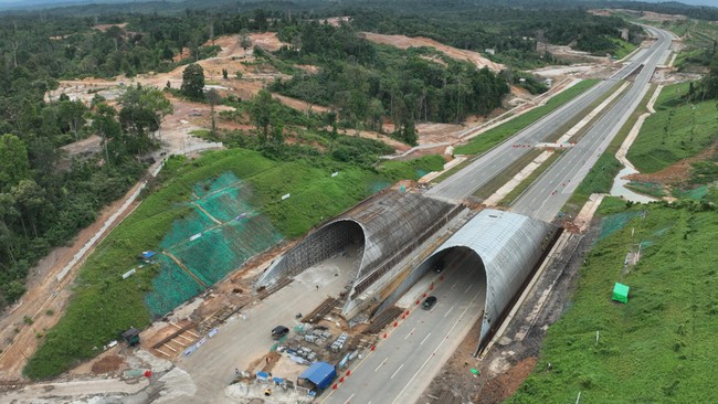 Waskita Bangun Jembatan Satwa Rp2,6 T di Tol IKN Waskita Karya membangun jembatan satwa di sekitar Tol IKN Seksi 3B Segmen KKT Kariangau-Simpang Tempadung, Kalimantan Timur bernilai investasi Rp2,6 triliun.