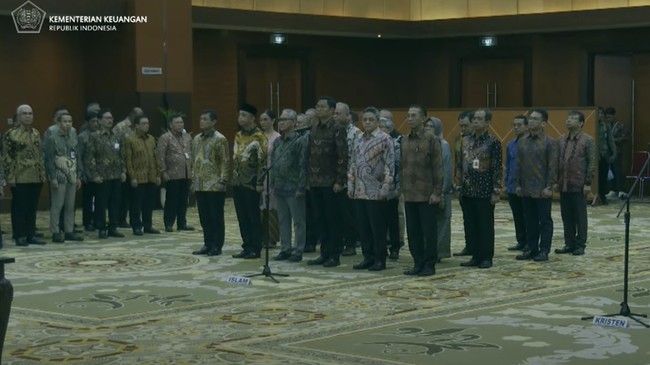 Sri Mulyani resmi melantik Bimo Wijayanto sebagai dirjen pajak dan Letjen Djaka Budi Utama sebagai dirjen bea cukai hari ini, Jumat (23/5).