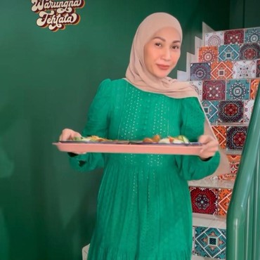 Dulu Masuk Manajemen Ahmad Dhani, 7 Potret Terbaru Tata Janeeta Kini Jualan Nasi Liwet