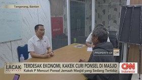 VIDEO: Terdesak Ekonomi, Kakek Curi Ponsel di Masjid