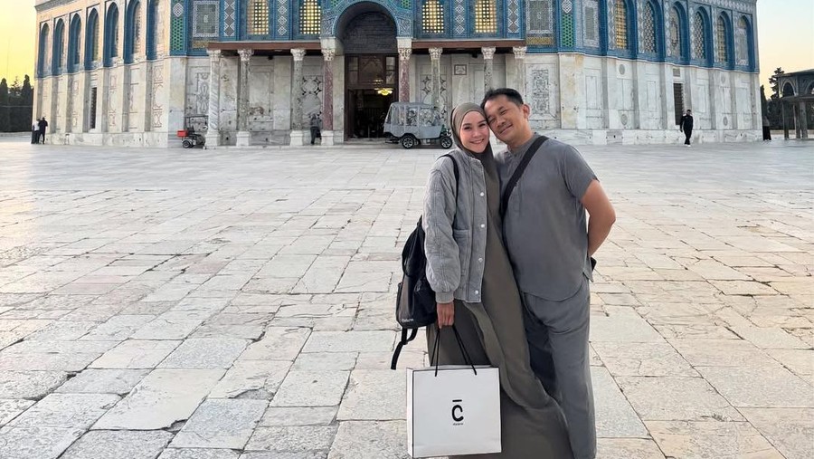 Zaskia Adya Mecca dan Hanung Bramantyo