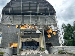 Gedung DPRD Pesawaran Roboh, Satu Petugas Pol PP Terluka