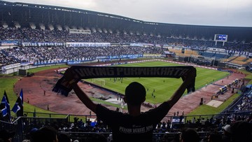 Berita Olahraga Terkini CNN Sport : Tumpah Ruah Bobotoh Usai Laga Pesta Penutup Persib Juara di GBLA
