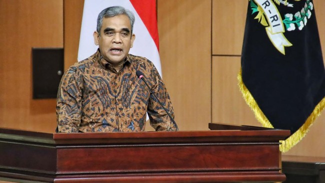 Isu Reshuffle, Gerindra Ingatkan Menteri Ikuti Irama Presiden Meski isu reshuffle kabinet tengah mencuat tapi Partai Gerindra ingatkan agar kabinet tetap giat bekerja dan ikuti irama presiden.