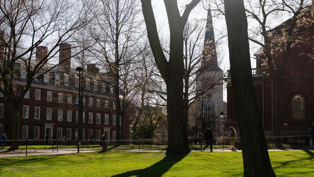 Trump Tuntut Harvard Bayar Ganti Rugi Rp16,7 T