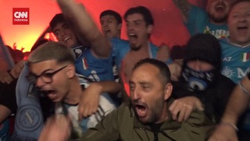Sorotan Dunia Olahraga CNN Sport : VIDEO: Sukacita Suporter Napoli Rayakan Gelar Liga Italia Keempat