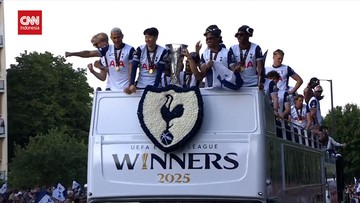 Berita Olahraga Terkini CNN Sport : VIDEO: Kemeriahan Parade Gelar Usai Tottenham Juara Liga Europa 
