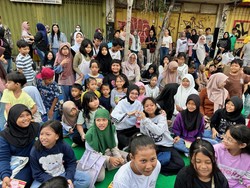 Ratusan Anak Ikut Aksi Membaca Bareng Mbak Wali di CFD Kota Kediri