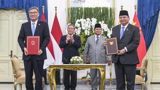 Prabowo Tawarkan China Investasi MBG hingga Giant Sea Wall Menko Bidang Perekonomian Airlangga Hartarto menyebut Indonesia menawarkan China untuk ikut berinvestasi dalam program MBG hingga proyek Giant Sea Wall.