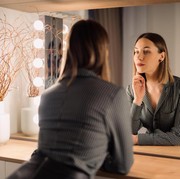 Sering Bikin Rindu, 5 Zodiak Ini Punya Aura yang Sulit Dilupakan