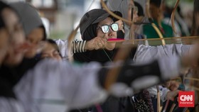 FOTO: Mengasah Bakat Memanah Remaja Masjid di Jakarta
