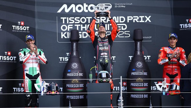 Klasemen MotoGP 2025 mengalami perubahan usai Marco Bezzecchi berhasil menjadi pemenang MotoGP Inggris 2025 dan Marc Marquez finis ketiga.