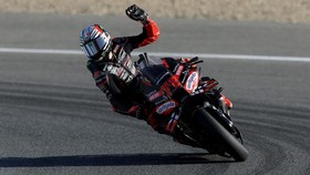 Hasil MotoGP Inggris Penuh Drama: Bezzecchi Menang, Marquez Ketiga