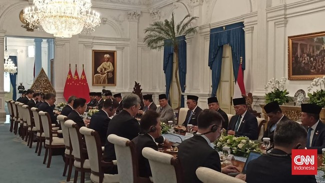 PM China Li Qiang Sampaikan Salam Presiden Xi Jinping ke Prabowo Perdana Menteri China Li Qiang menyampaikan salam dari Presiden China Xi Jinping kepada Presiden RI Prabowo Subianto.