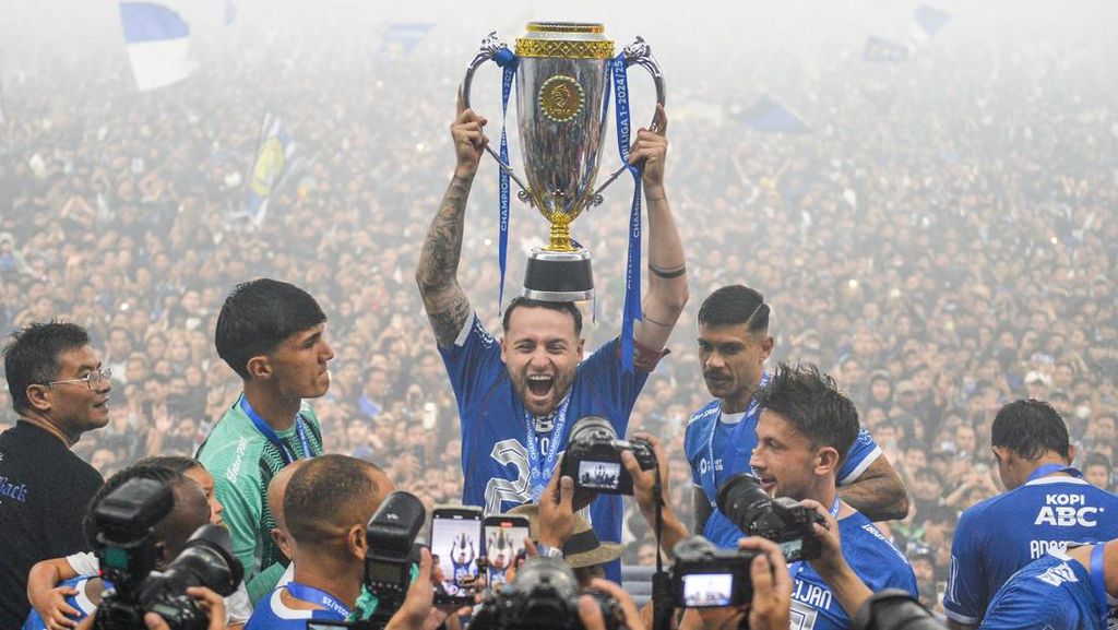 Persib Bandung Klub Pertama Hattrick Juara di Era Liga Indonesia