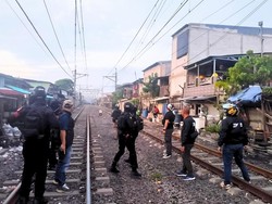 Gerebek Kampung Bahari, Polisi Tangkap 9 Orang hingga Sita Narkoba-Sajam