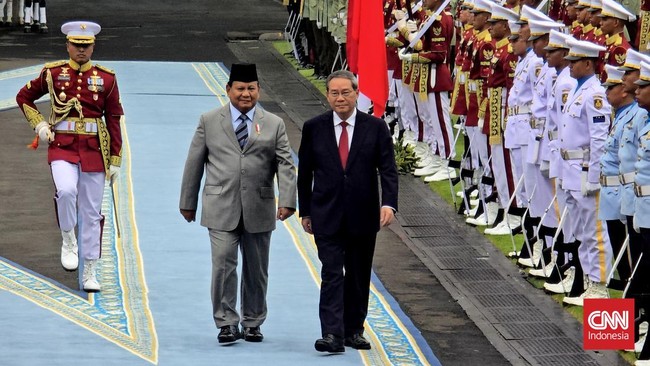 Presiden Prabowo Subianto menerima kunjungan resmi kenegaraan Perdana Menteri China, Li Qiang di Istana Merdeka, Jakarta.