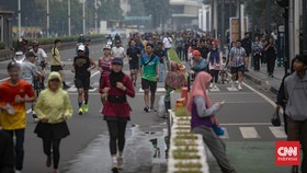 FOTO: Warga Padati CFD Bundaran HI Meski Ditiadakan Hari Ini