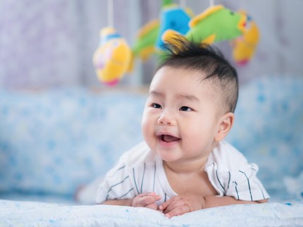 5 Aktivitas Dilakukan Bayi Secara Alami, Bikin Takjub Bun