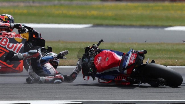 Saya Sengaja Menabrakmu Aleix Espargaro menyerang balik pembalap Pertamina Enduro VR46 Franco Morbidelli usai mengeluh soal insiden dalam MotoGP Inggris 2025, akhir pekan lalu.