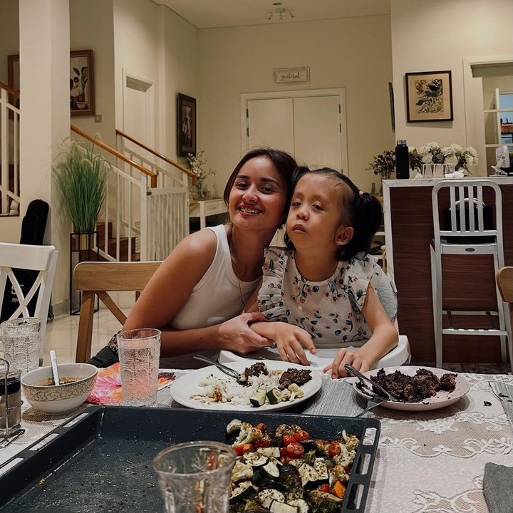 <p>Melalui unggahan di Instagram, Joanna menuliskan pesan manis di hari spesial sang putri. "Selamat ulang tahun yang ke-8 Ziona Eden <em>my miracle babyyyy, my walking, talking, running, singing, constant reminder of God’s power and love</em>," tulisnya</p>