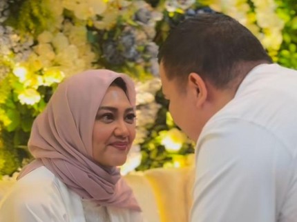 5 Potret Bella Saphira Dampingi Anak Sambung Menikah, dari Pengajian hingga Resepsi Mewah