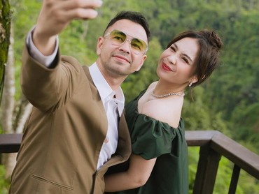 img-title Daftar Tarif Endorse Artis Indonesia Paling Mahal, Nomor 1 Bukan Raffi Ahmad