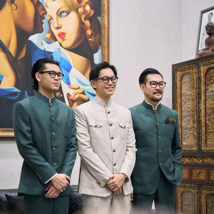 <p>Berbeda dengan sang kakak yang kini menjadi aktor ternama di Tanah Air, Raoul justru melebarkan sayapnya dengan terjun ke dunia <em>modelling</em>. Tak hanya itu, ia pun cukup aktif bermain media sosial untuk mengunggah <em>endorsement</em> dari berbagai <em>brand</em>. (Foto: Instagram@ferrysal1m)</p>