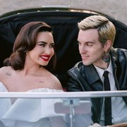 Demi Lovato Resmi Menikah dengan Jordan Lutes, Kenakan Gaun Pengantin Vivienne Westwood