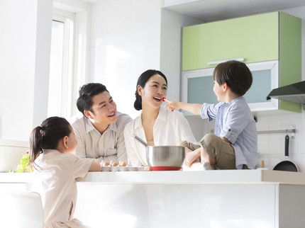 Gaya Parenting Otoritatif vs Otoriter untuk Anak, Apa Perbedaannya?