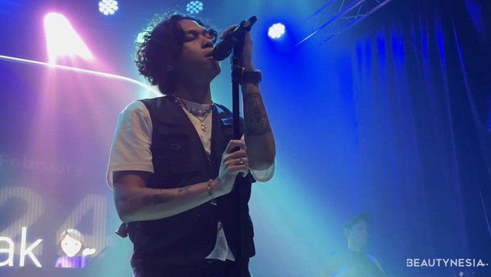 Cerita Hindia Mengenal Vans Sejak Kecil, Kini Bahagia Jadi Bagian Keluarga Vans Indonesia!