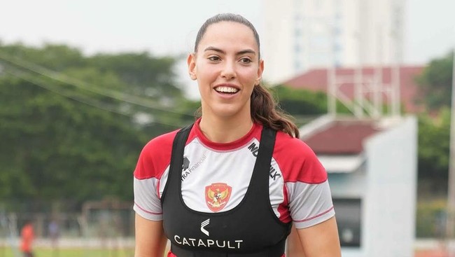 Komisi X dan XIII DPR RI Setujui Naturalisasi 4 Pemain Timnas Putri Komisi X dan XIII DPR RI menyetujui permohonan naturalisasi empat pemain untuk Timnas Putri Indonesia yang diajukan PSSI, Senin (26/5).