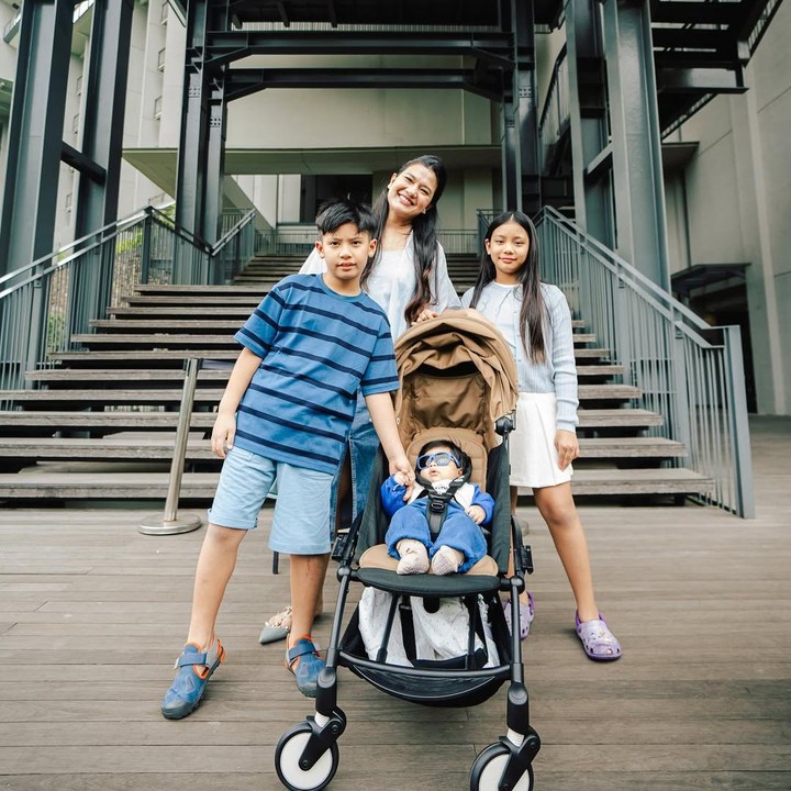 <p>Momen itu dibagikan langsung oleh Judika di akun Instagram khusus untuk keluarganya. “Liburan kemana lagi yaaa kita?? Ada saran guys?” tulis Judika, dikutip dari laman<em> Instagram@judikadumafamily,</em> Senin (26/5/2025). (Foto: Instagram@judikadumayfamily)</p>