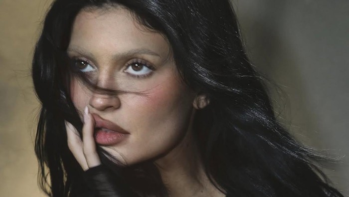 img-title Kylie Jenner Siap Rilis Koleksi Kolaborasi dengan Desainer Hits Favorit Seleb