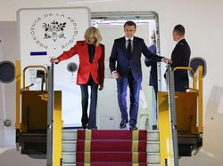 Viral Emmanuel Macron Didorong Istri di Pesawat, Ini Kata Pakar Bahasa Tubuh