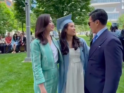 5 Momen Menpar Widiyanti Dampingi Sang Putri Wisuda S2 di Columbia University
