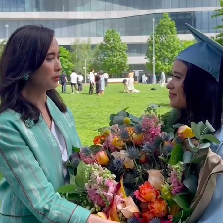 <p>Widi mengaku sangat bersyukur senang menyaksikan kesuksesan anaknya di bidang pendidikan. "Alhamdulillah. Sebagai orang tua, kami bersyukur menyaksikan putri sulung kami, Katyana, lulus dengan dua gelar master dari Columbia University — Magister Administrasi Publik (2023) dan Magister Administrasi Bisnis (2025)," tulisnya. (Foto: Instagram @widi.wardhana)</p>