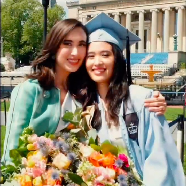 <p>Menteri Pariwisata Widiyanti Putri Wardhana atau Widi Wardhana tengah berbahagia, Bunda. Putri sulungnya, Katyana Wardhana Gusman baru saja menyelesaikan studi S2 di Columbia University. (Foto: Instagram @widi.wardhana)</p>
